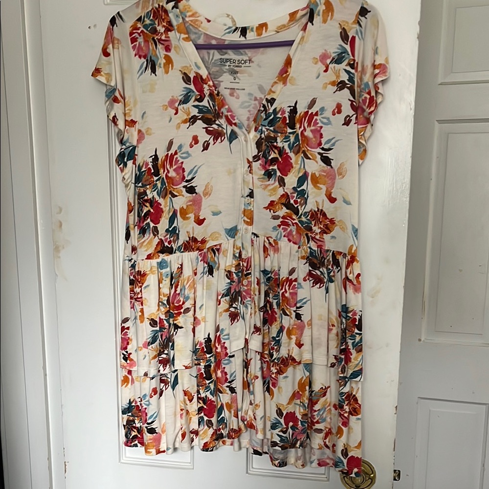 Floral V-Neck top torrid